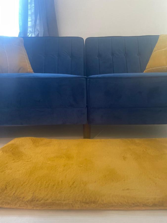 Home Sweet Home In Rg1 With Free Parking Reading Exteriör bild