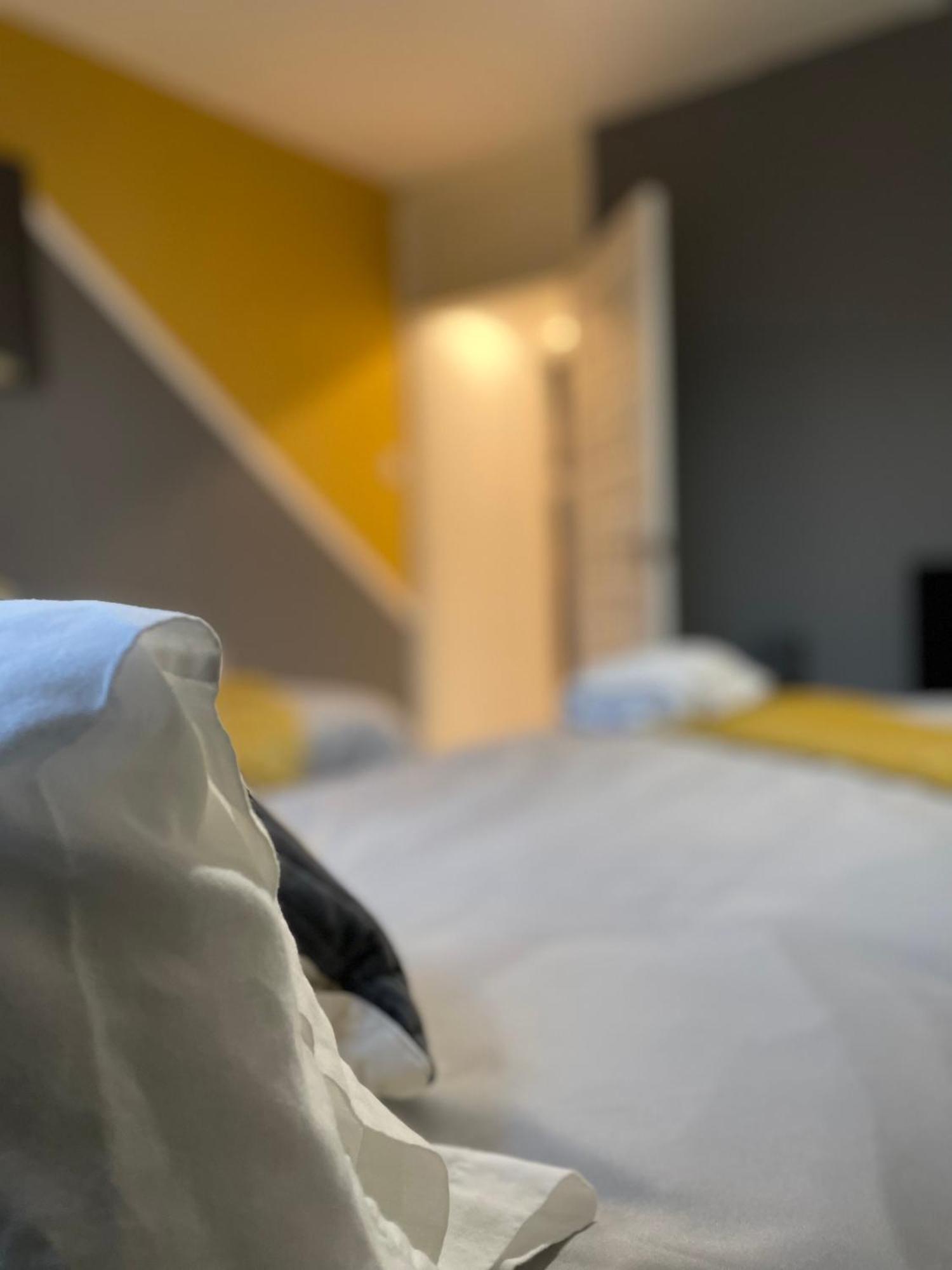 Home Sweet Home In Rg1 With Free Parking Reading Exteriör bild