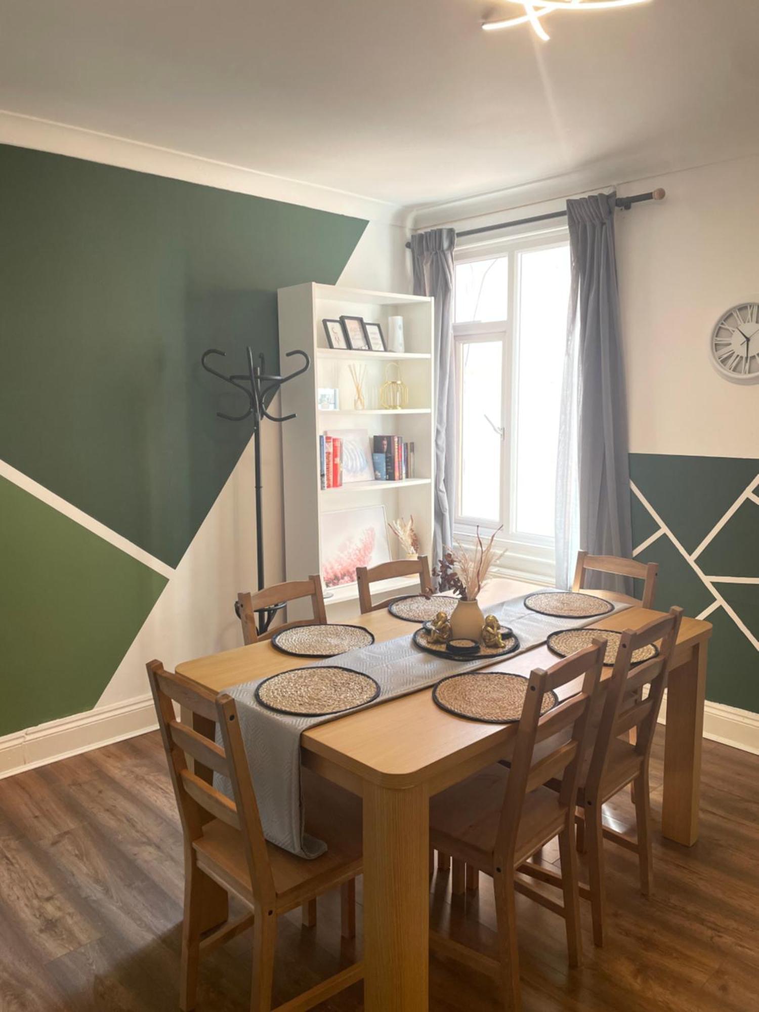 Home Sweet Home In Rg1 With Free Parking Reading Exteriör bild