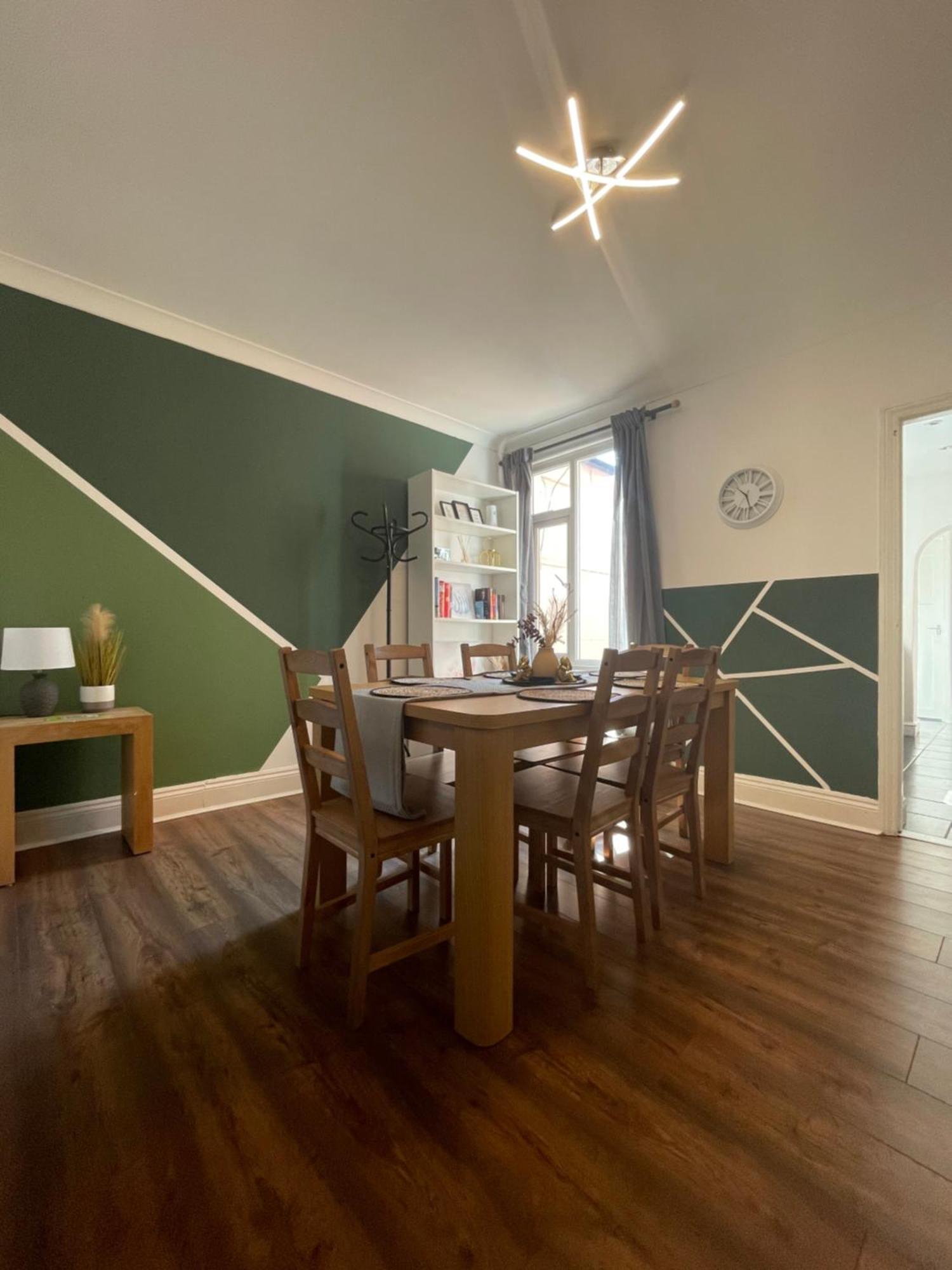 Home Sweet Home In Rg1 With Free Parking Reading Exteriör bild