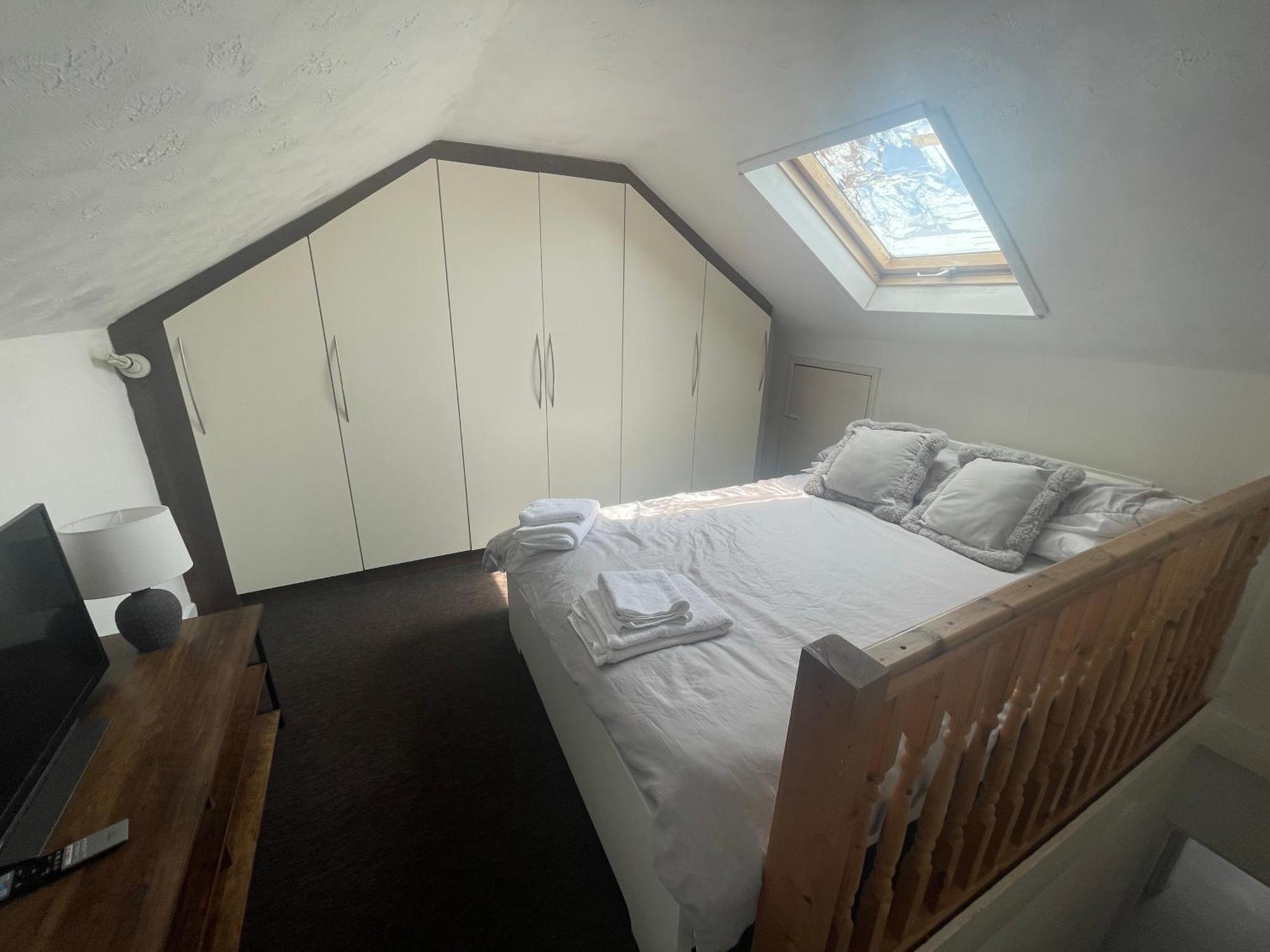 Home Sweet Home In Rg1 With Free Parking Reading Exteriör bild
