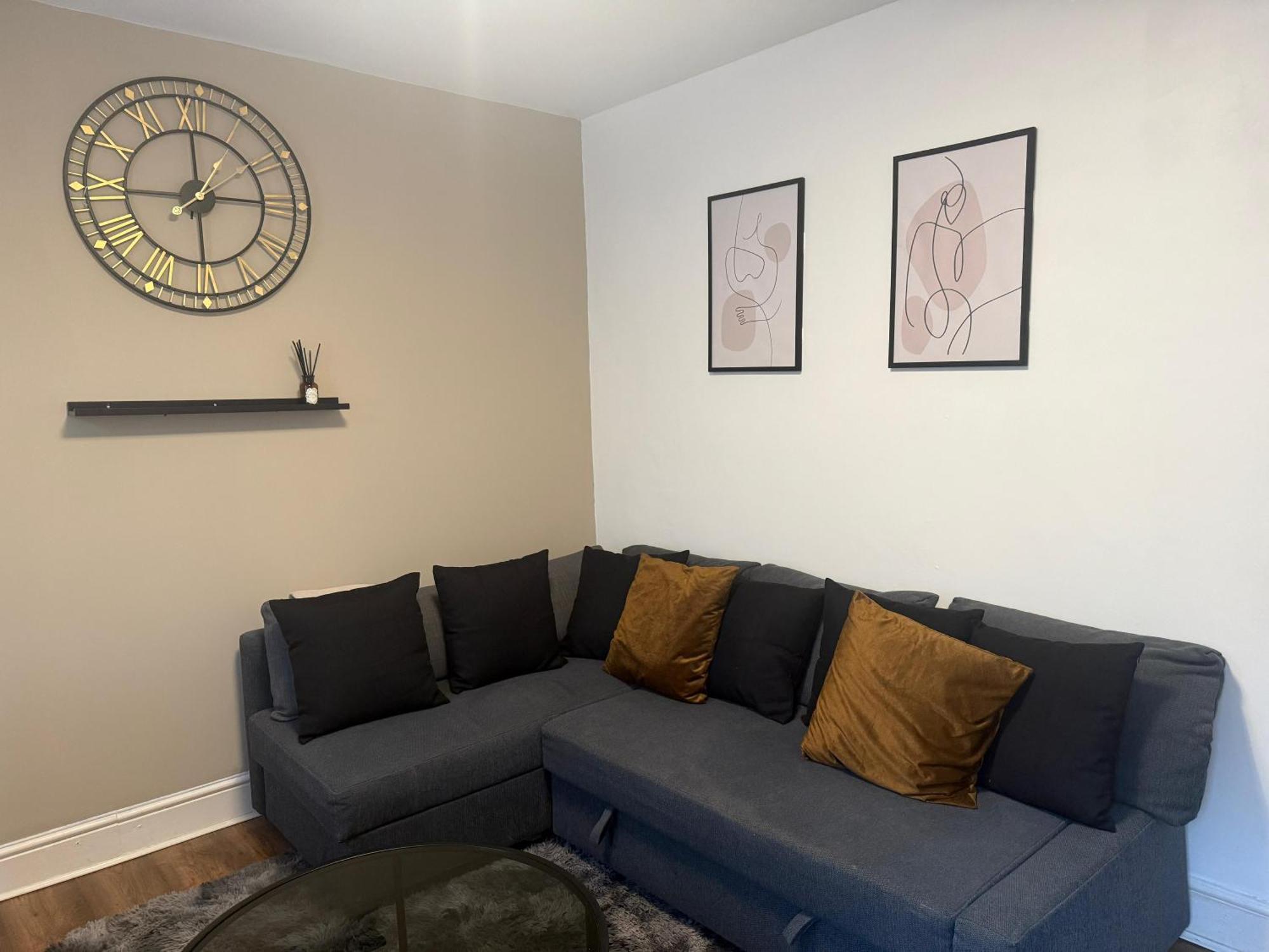 Home Sweet Home In Rg1 With Free Parking Reading Exteriör bild
