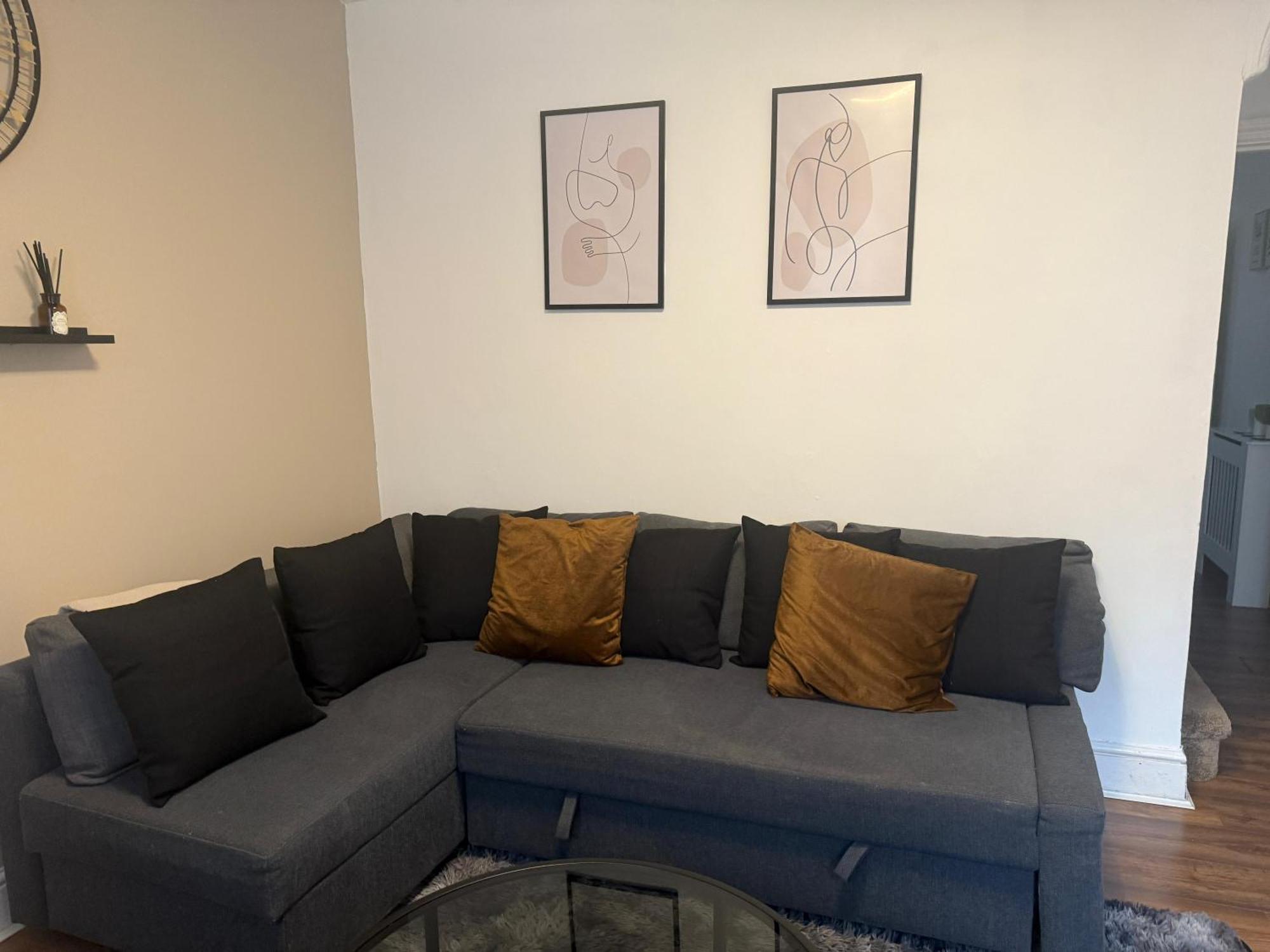 Home Sweet Home In Rg1 With Free Parking Reading Exteriör bild
